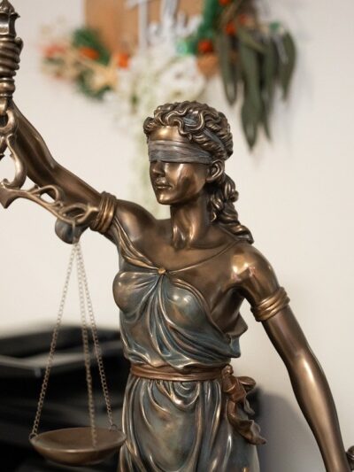 statue of lady justice and her scales